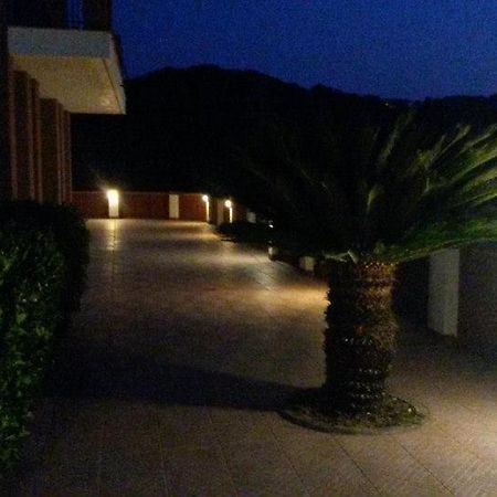 Villa Oreste Salernes Extérieur photo